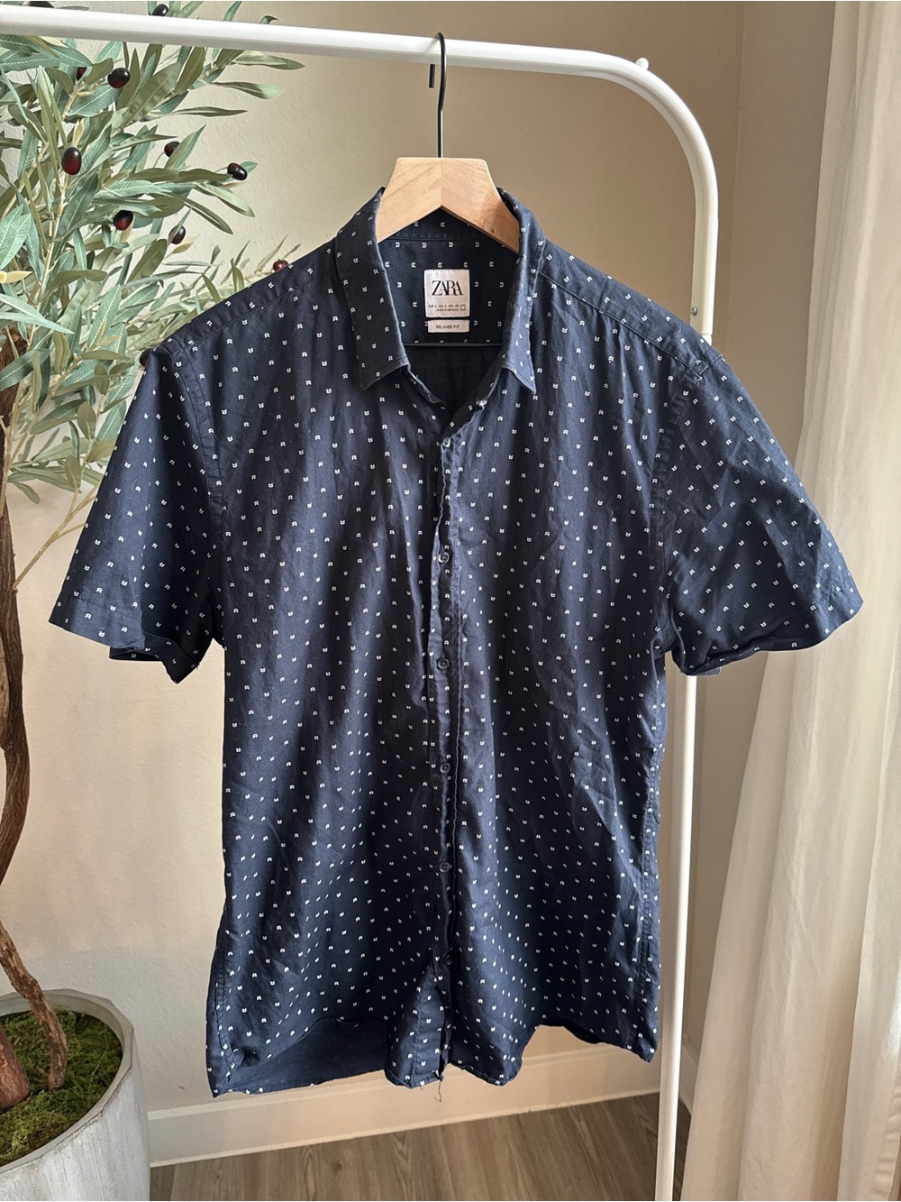Zara Men’s Black Short-Sleeve Printed Button-Up Shirt Size L